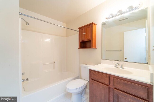 Building Photo - 75 Fern Oak Cir