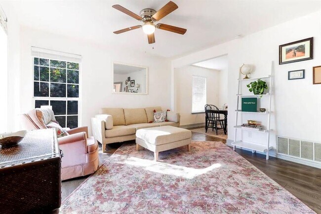 Building Photo - Incredible Downtown Round Rock Home for Rent