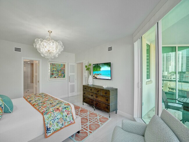 Building Photo - 411 N New River Dr E