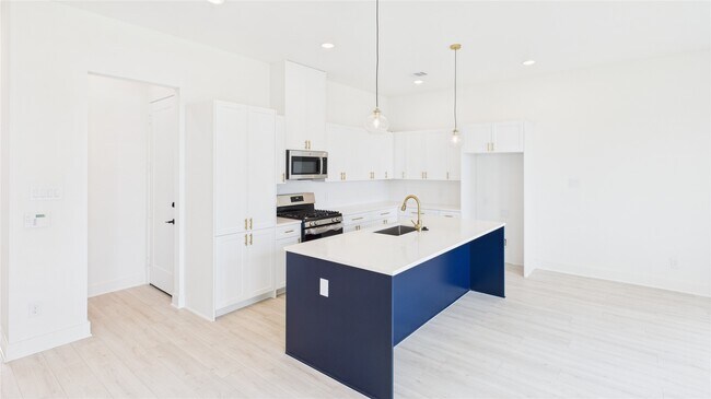 Building Photo - 9609 Valeca Dr