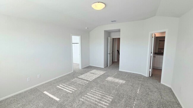 Building Photo - 920 Santa Lucia Dr