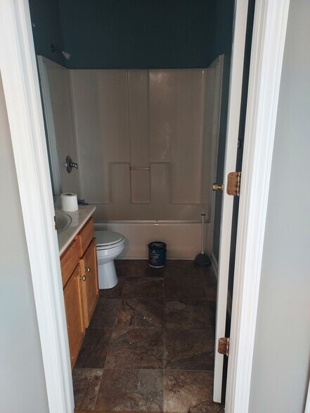 Master Bathroom - 1216 Lipps Ln