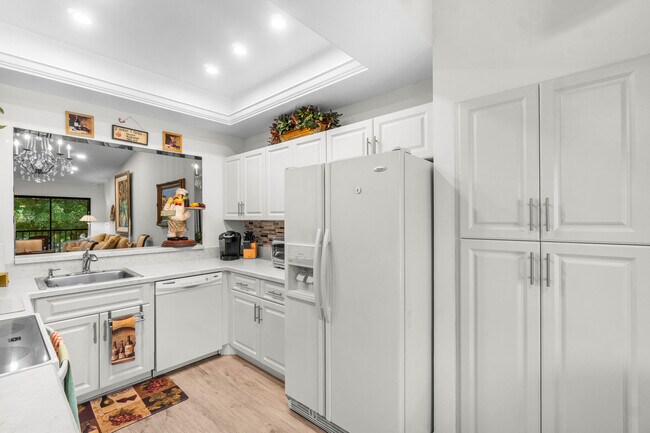 Building Photo - 5087 Oakhill Ln