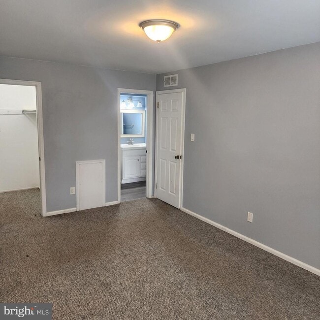 Building Photo - 703A Sedgefield Dr