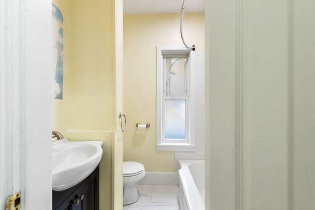 Building Photo - 7 Perham St