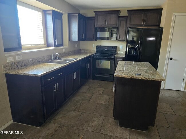 Building Photo - 808 Ballard Shapleigh Pl