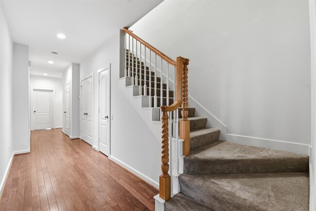 Building Photo - 4424 Blossom St