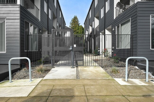 Building Photo - Vancouver Townhouses