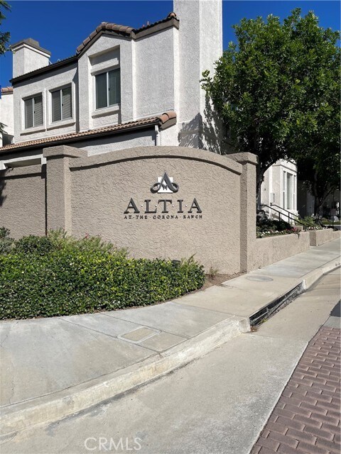 Building Photo - 1048 Explanada St