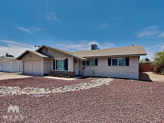 Building Photo - 537 E Laguna Dr