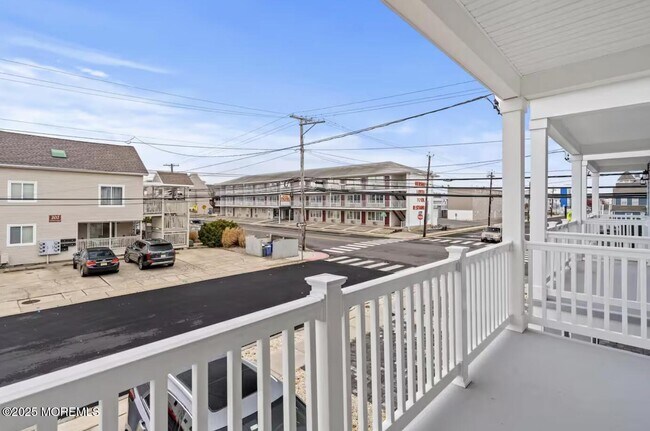 Building Photo - 205 Carteret Ave