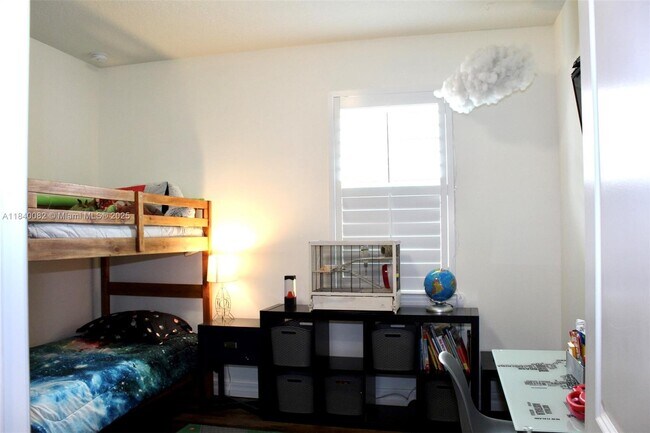 Building Photo - 620 SE Monet Dr