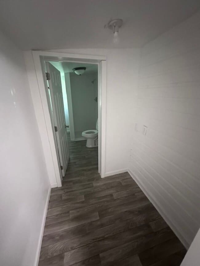 Building Photo - 2 Bed 1 Bath Home