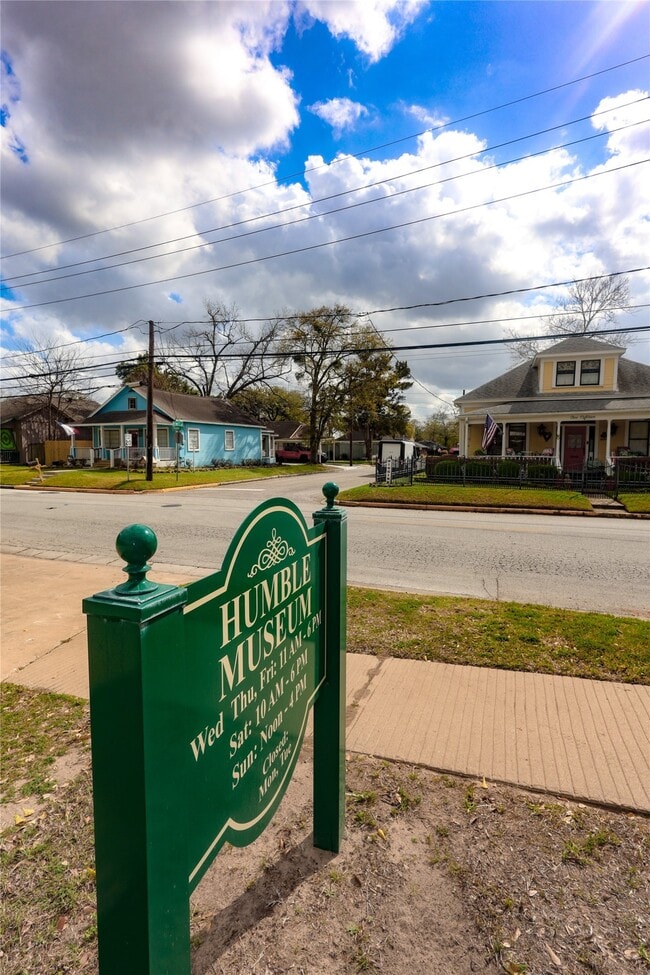 Building Photo - 602 Higgins St