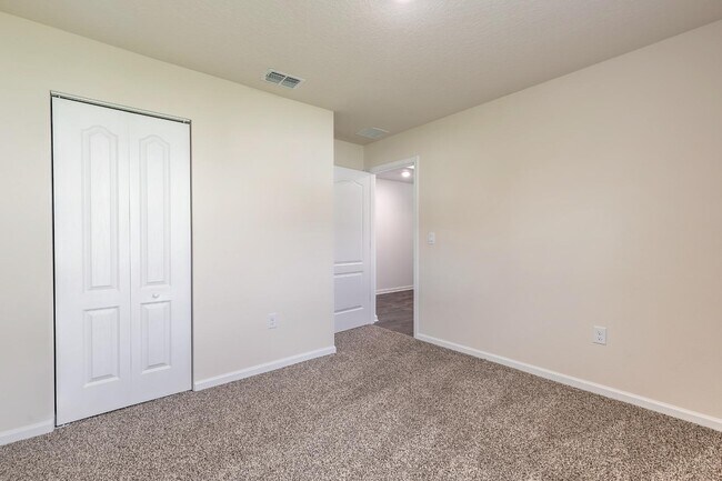 Building Photo - 109 Persimmon Dr