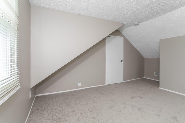 Building Photo - 1028 Midland Ave