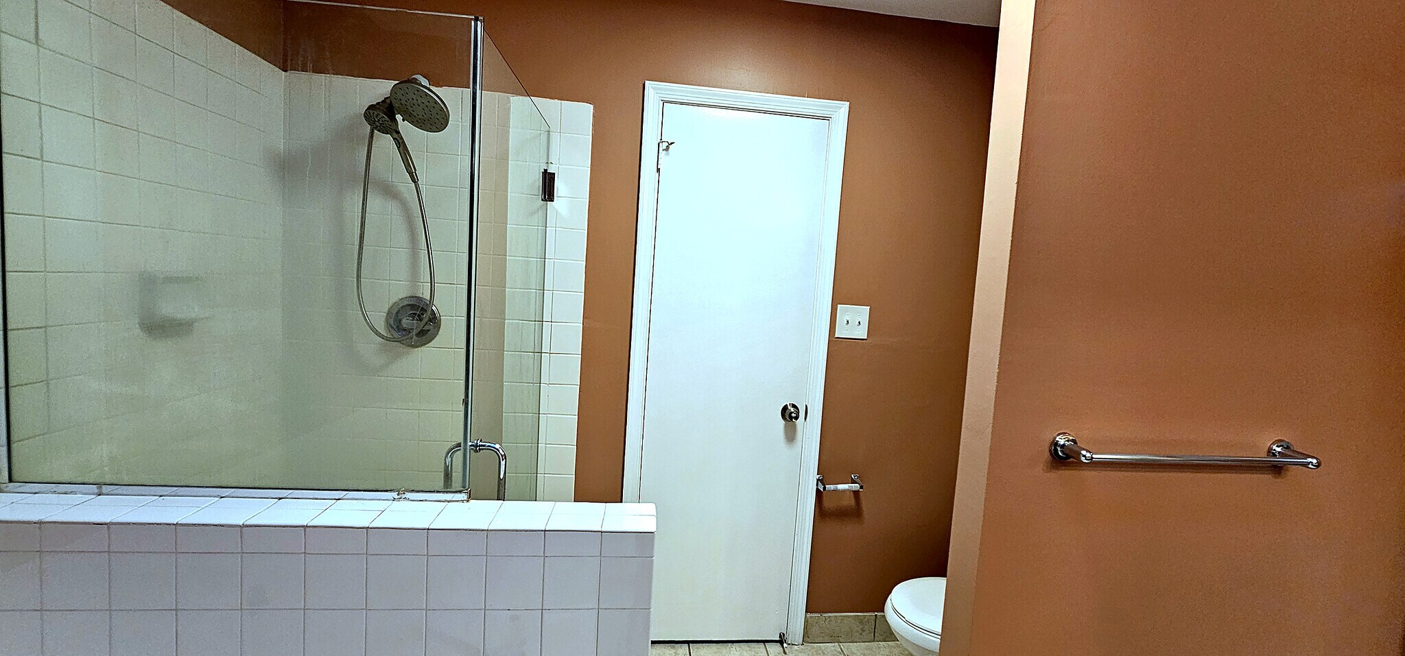 Soaking Tub & Separate Shower | Separate walk-in glass shower alongside the soaking tub - 43 Tynemouth Ct