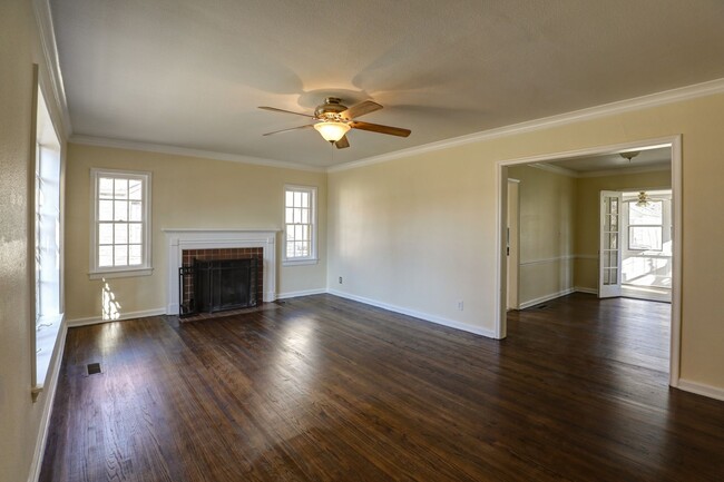 Building Photo - FOR LEASE | Tulsa | 2 Bed, 1 Bath Home - $...