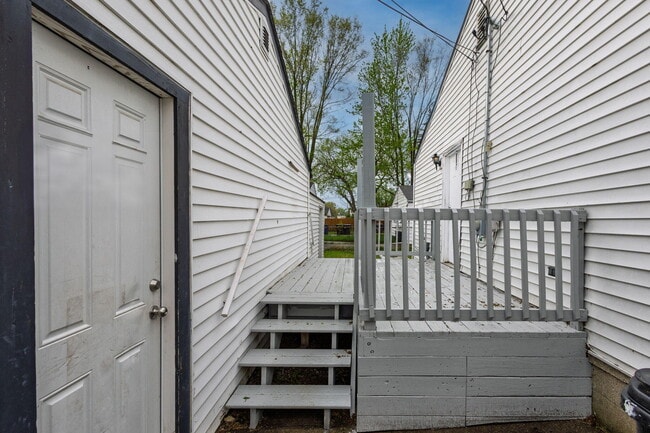 Building Photo - 15398 Garfield St