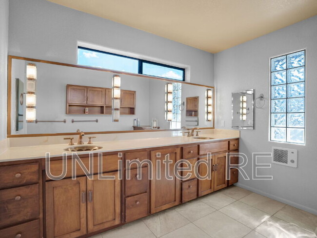Building Photo - 490 Deer Pass Dr