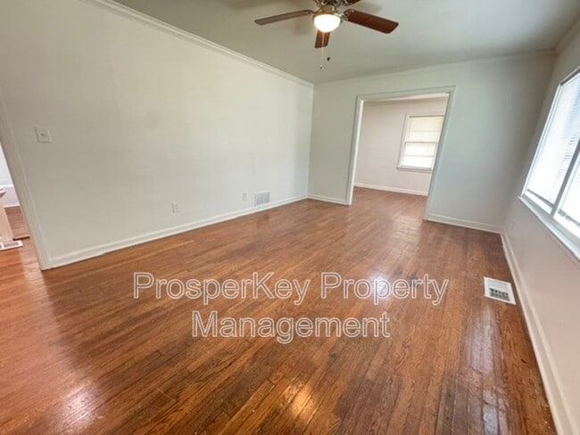 Building Photo - 340 Adelle St SE