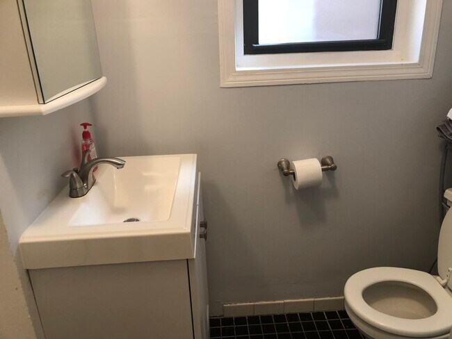 Building Photo - 456 Park Dr