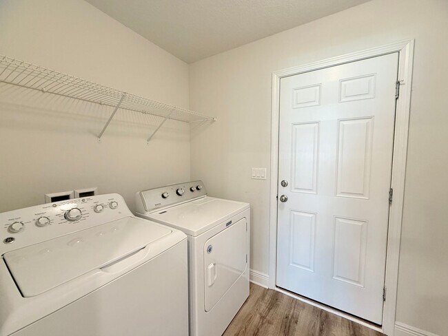 Building Photo - Spacious Home - Ashley Place