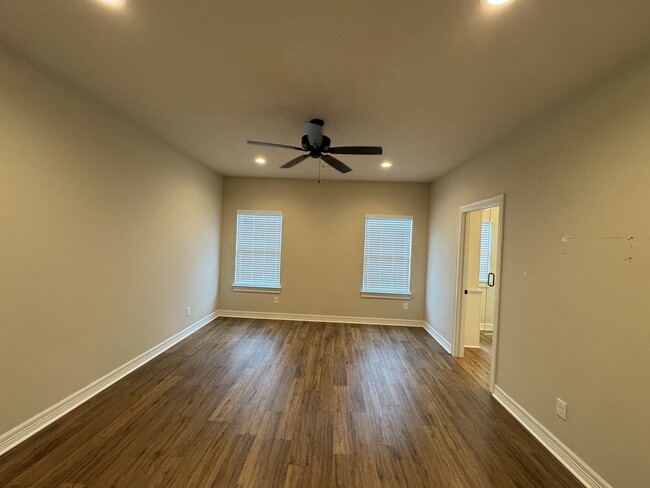 Building Photo - 5100 Westgate Ln