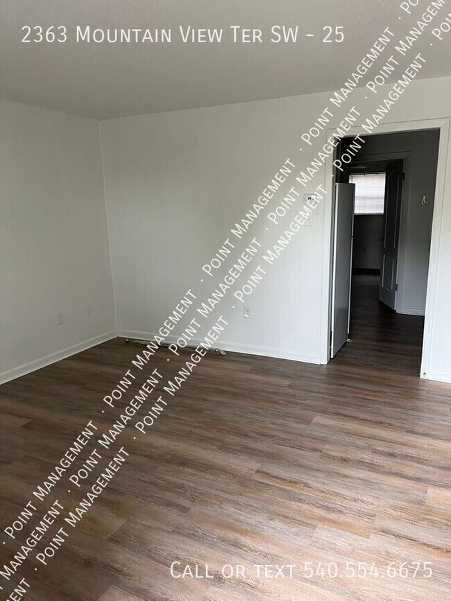 Building Photo - 2363 Mountain View Terrace SW