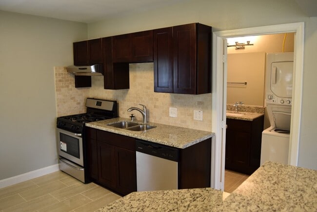 Building Photo - 1519 W 12th St