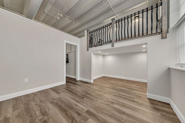 Building Photo - 24 Mt Vernon St