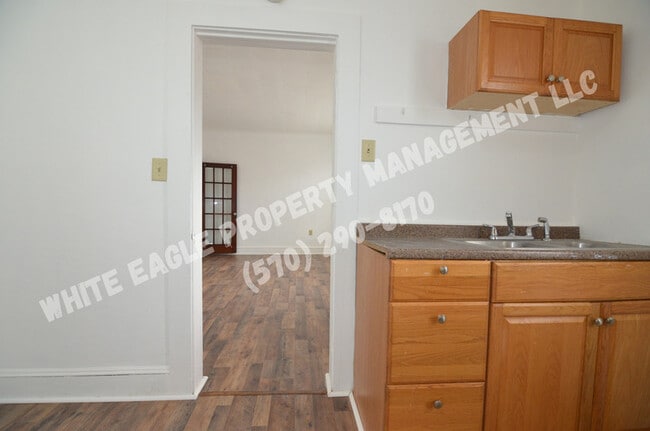 Building Photo - 208 Olyphant Ct