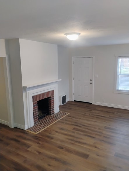 Building Photo - 380 E 100 N