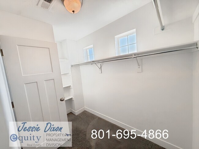 Building Photo - 1822 W Parkview Dr