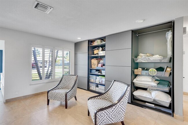 Building Photo - 1736 NW 38th St