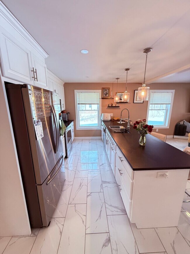 Building Photo - Luxury Duplex