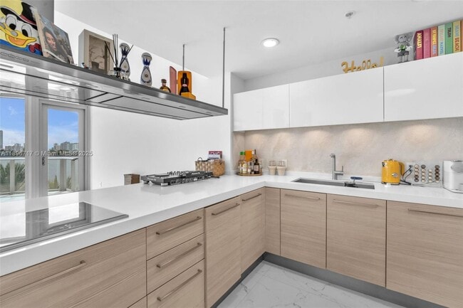 Building Photo - 17111 Biscayne Blvd