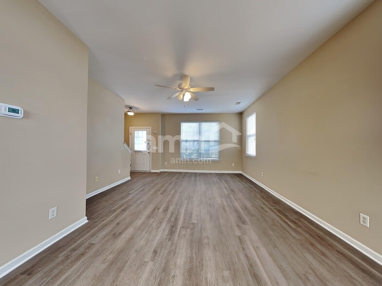 Building Photo - 250 Westbrooke Rd