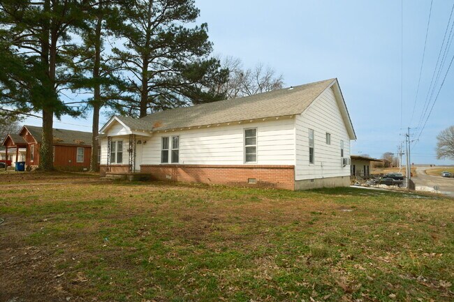 Building Photo - "Spacious 4-Bed Family Haven with 2.5 Baths in Charming Martin, TN – Your Next Home Awaits!"