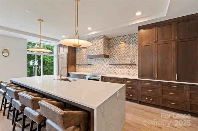 Building Photo - 1500 Queens Rd