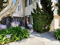 Building Photo - Large Lower Unit w/ Fenced Backyard!