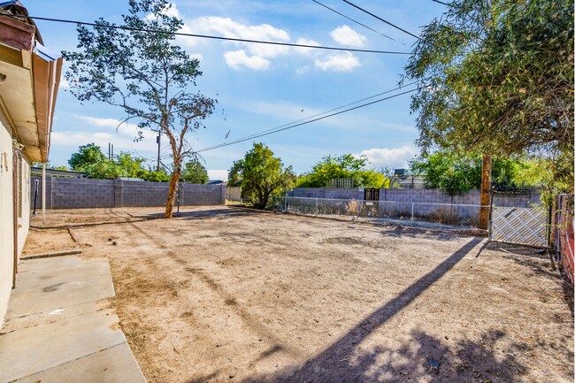 Building Photo - 6532 N 19th Dr