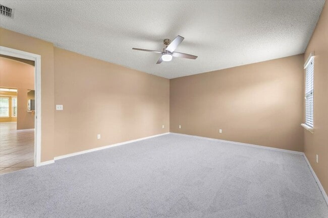 Building Photo - Beautiful 4BR Home with Fireplace, Screene...