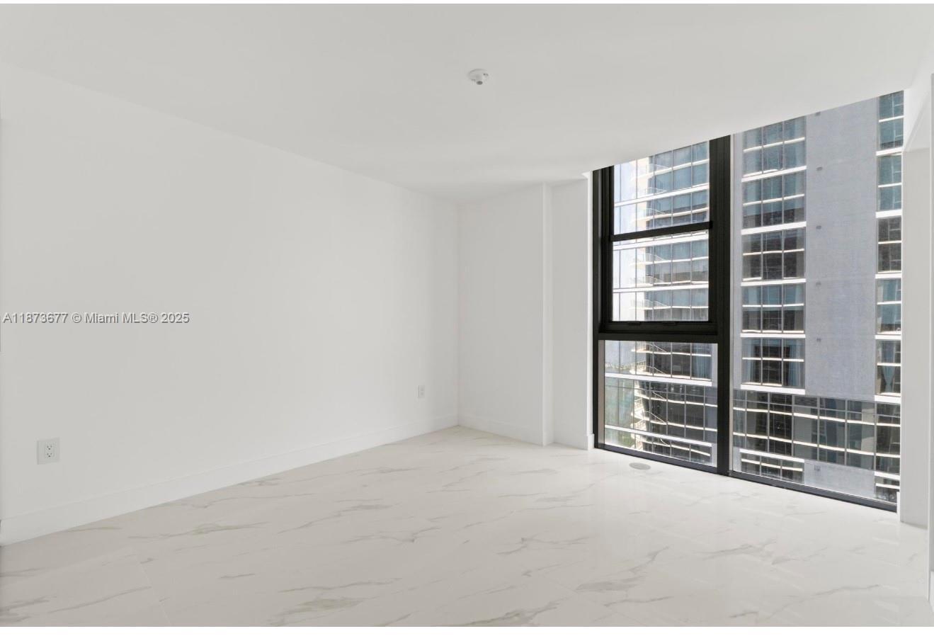 Building Photo - 700 NE 24th St