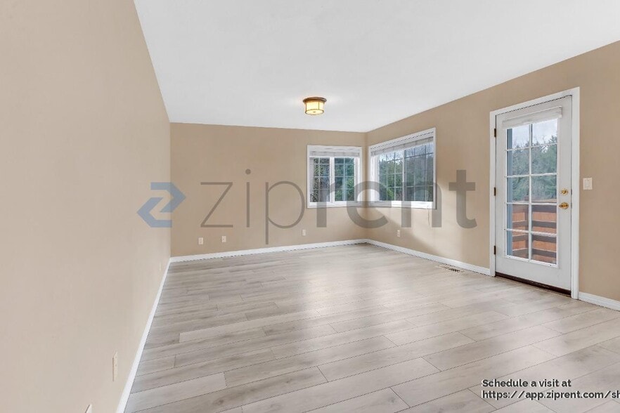 Building Photo - 6622 SE Montego Bay St