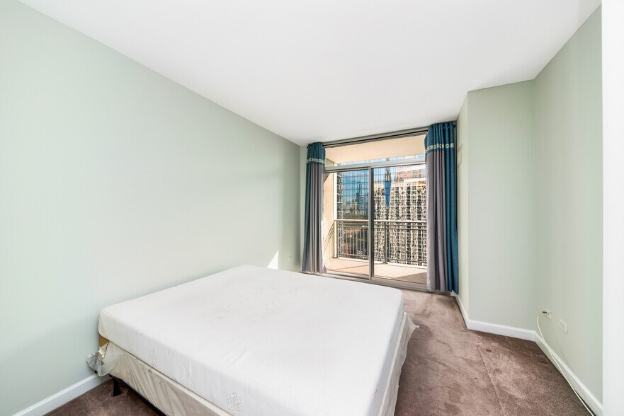 Building Photo - 1250 S Michigan Ave