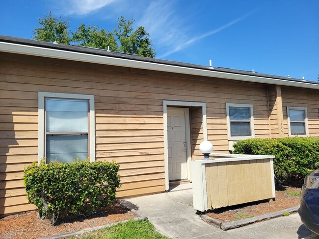 Primary Photo - $1150 - 2/2 - Jefferson Square has received a new fresh look.