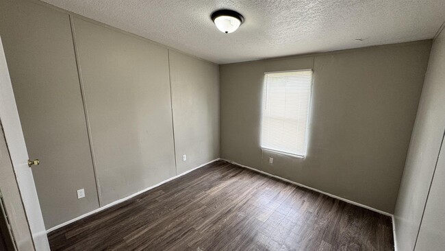 Building Photo - 288 W Brooks Rd