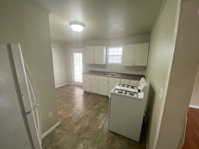 Building Photo - 326 N Philadelphia Ave