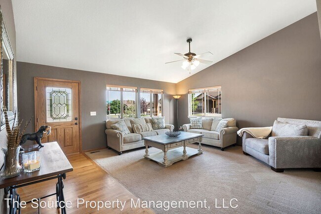 Building Photo - 3 br, 2 bath House - 4403 Cushing Dr